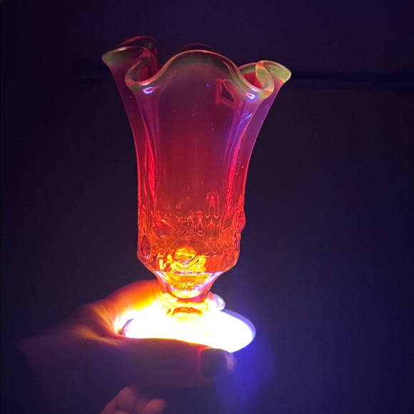 Vintage Fento Amberina  Glows Glass Vase Ruffle Edge Glows Pedestal Base Roses - Picture 8 of 10